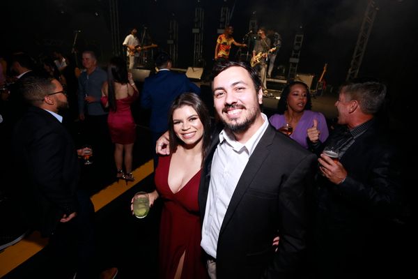 Noite homenageou melhores marcas da região e contou com show de Toni Garrido por Daniel Dias