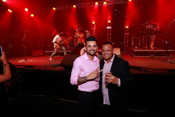 Noite homenageou melhores marcas da região e contou com show de Toni Garrido por Daniel Dias