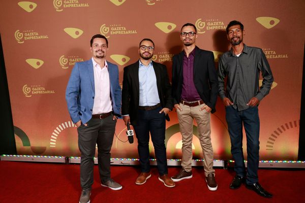 Noite homenageou melhores marcas da região e contou com show de Toni Garrido por Daniel Dias