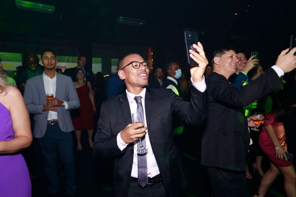 Noite homenageou melhores marcas da região e contou com show de Toni Garrido por Daniel Dias