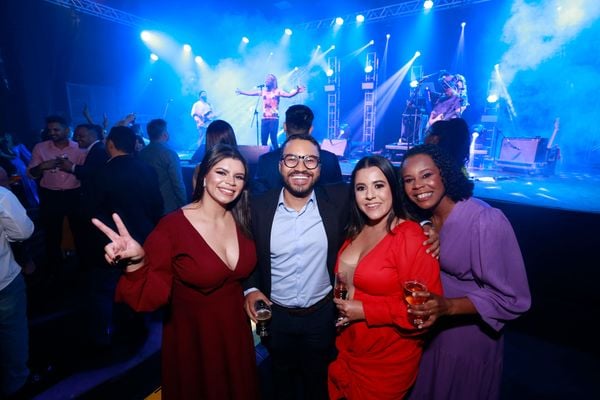 Noite homenageou melhores marcas da região e contou com show de Toni Garrido por Daniel Dias