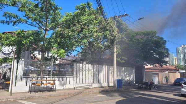 Incêndio no restaurante Sr. Gil, em Jardim da Penha por Caroline Rodrigues