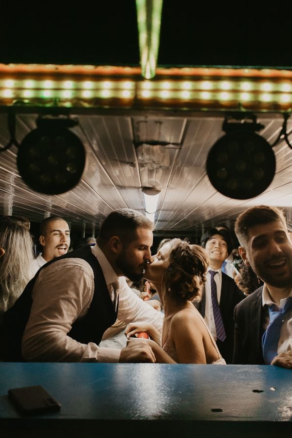 Vídeo de casal capixaba em carreta após casamento viraliza nas redes  por Thalyta e Pablo Fotografia