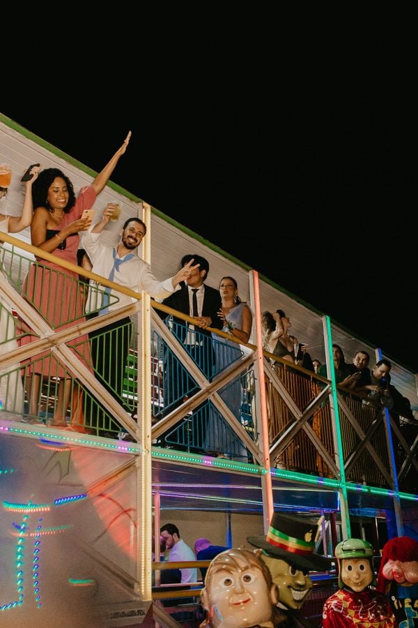 Vídeo de casal capixaba em carreta após casamento viraliza nas redes  por Thalyta e Pablo Fotografia