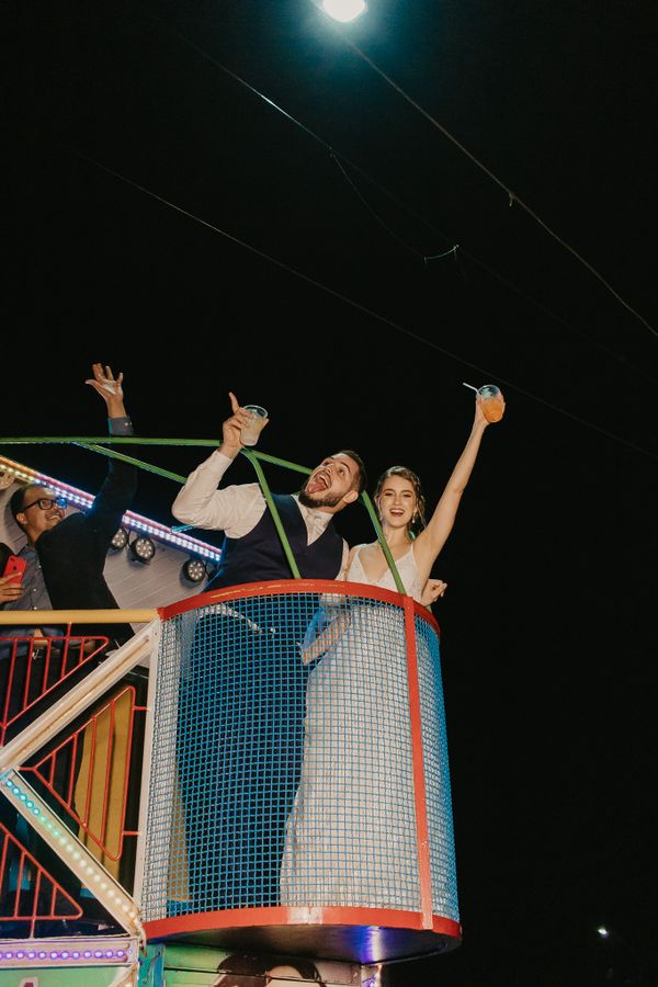 Vídeo de casal capixaba em carreta após casamento viraliza nas redes  por Thalyta e Pablo Fotografia