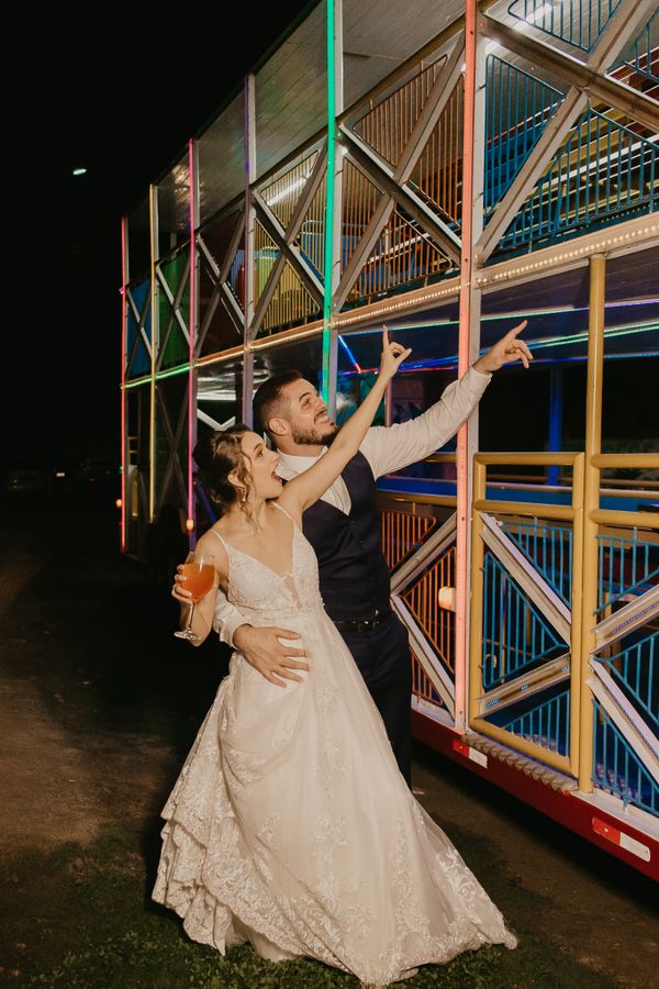 Vídeo de casal capixaba em carreta após casamento viraliza nas redes  por Thalyta e Pablo Fotografia