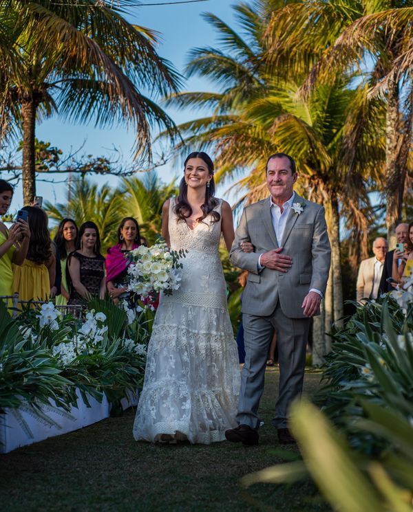 A noiva Joana Siqueira e o pai João Henrique Siqueira