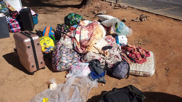 Grupo de 25 venezuelanos com idosos e crianças foi abandonado por ônibus de prefeitura de cidade da Bahia em Vitória por Vinicius Zagoto