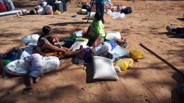 Grupo de 25 venezuelanos com idosos e crianças foi abandonado por ônibus de prefeitura de cidade da Bahia em Vitória por Vinicius Zagoto