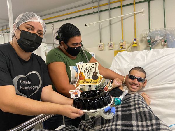 Paciente de UTI ganha festa de aniversário