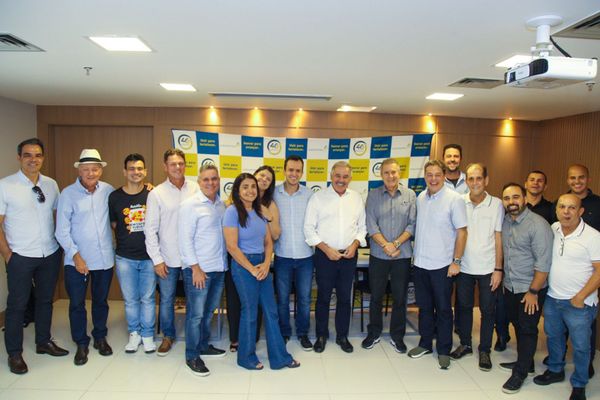 Primeiro dia de campanha dos candidatos ao governo do ES: Guerino Zanon em reunião com Sindipostos