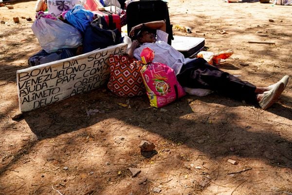 Venezuelanos desembarcam em área próximo à rodoviária de Vitória por Vitor Jubini