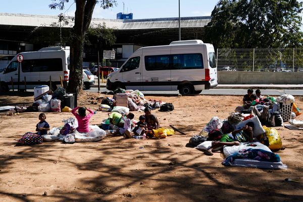 Venezuelanos desembarcam em área próximo à rodoviária de Vitória por Vitor Jubini