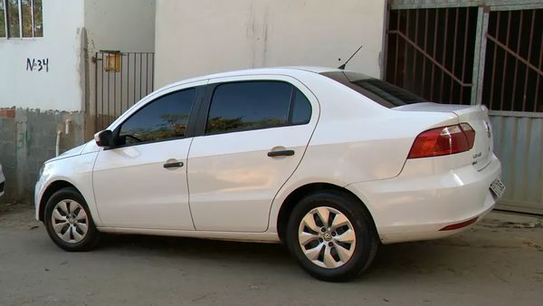 Carro de motorista de aplicativo rendido por assaltantes em Vila Velha