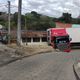 Imagem - GPS confunde motorista e carreta bate em casa em Linhares