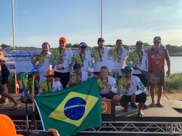 Equipe Master 40 recebendo a medalha de bronze no Campeonato Mundial 