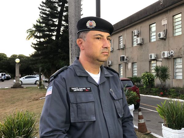 O comandante do 1º Batalhão da Polícia Militar, tenente-coronel Leandro Menezes