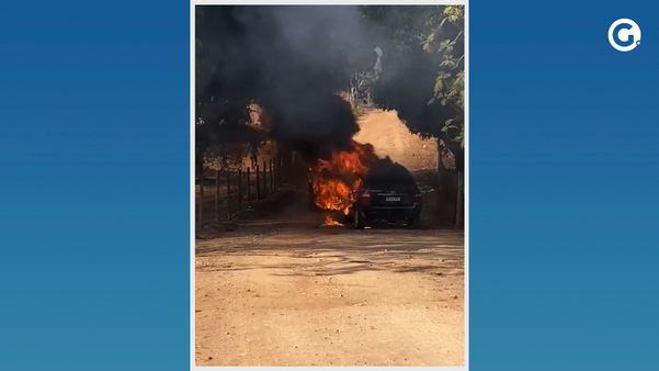 Homem coloca fogo em carro em que estava junto com a família em Cachoeiro