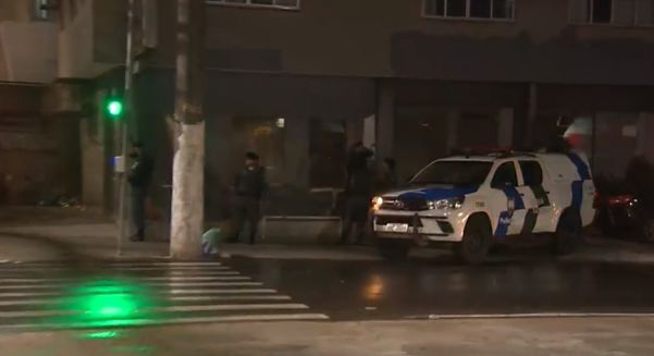 Policiais ficaram em um trecho da Avenida Leitão da Silva, em Vitória