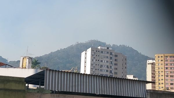 Fumaça vista no Centro neste domingo (21)