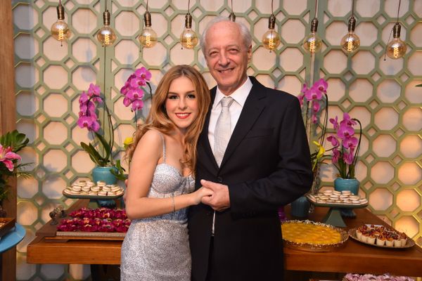 Luisa Simões e o avô Alcary Simões 