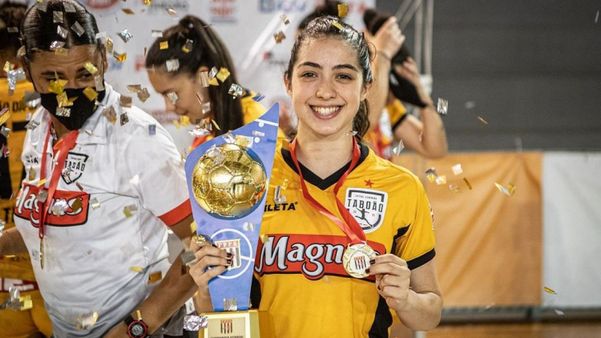 Pietra Medeiros foi campeã da Pietra Medeiros atuava pelo Taboão/Magnus, onde foi campeã da Libertadores feminina de futsal em 2022