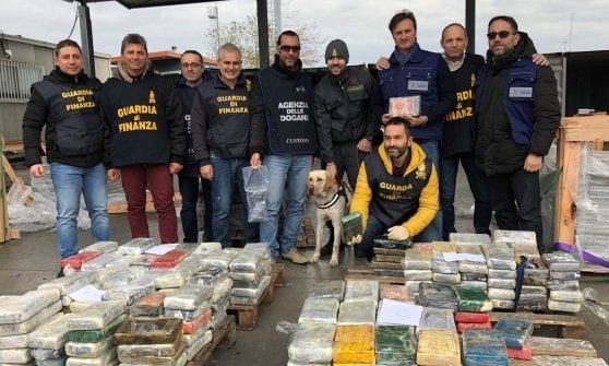 A polícia italiana apreendeu 338 kg de cocaína que estavam em piso de mármore enviado do ES em 2020