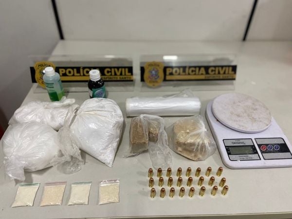 Polícia apreende mais de uma tonelada de maconha, além de crack, cocaína e outros materiais por Divulgação | PCES