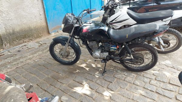 Duas motocicletas foram apreendidas durante a operação por Divulgação \ Deic