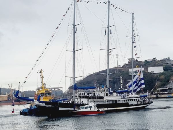 Capitan Miranda, do Uruguai, carrega a bandeira do país  por Leitor | A Gazeta