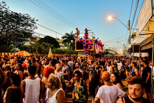 12ª Parada LGBTQIA+ de Vila Velha na Av. Santa Leopoldina, em Coqueiral, em 2019