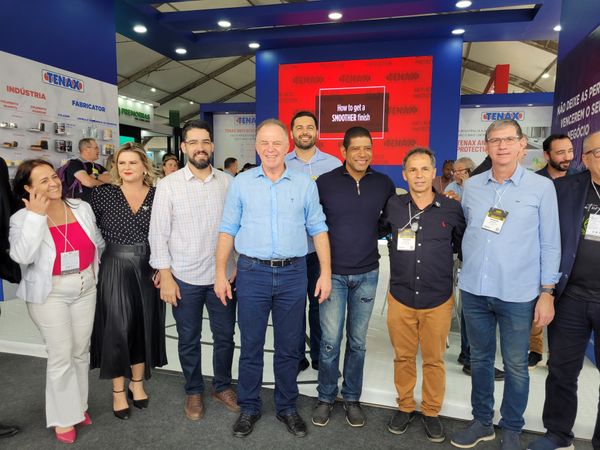 Casagrande faz visita a Cachoeiro Stone Fair por Helio Filho/Divulgação