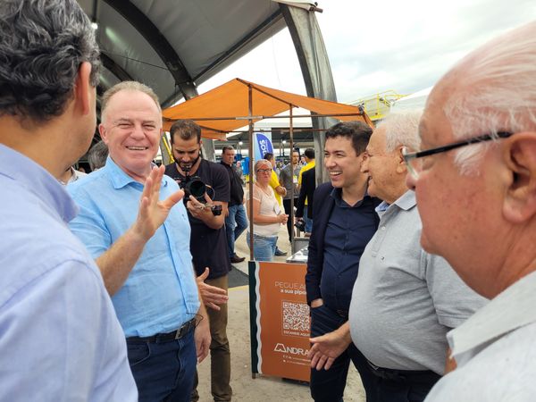 Casagrande faz visita à Cachoeiro Stone Fair por Helio Filho/Divulgação