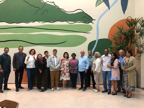 Candidato Paiva em reunião com nossa Presidente Nacional Aldinea Fidelix por Divulgação