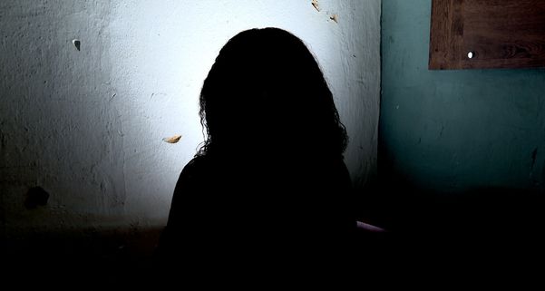 Menina agredida por alunas de escola tem medo de sofrer novas agressões 
