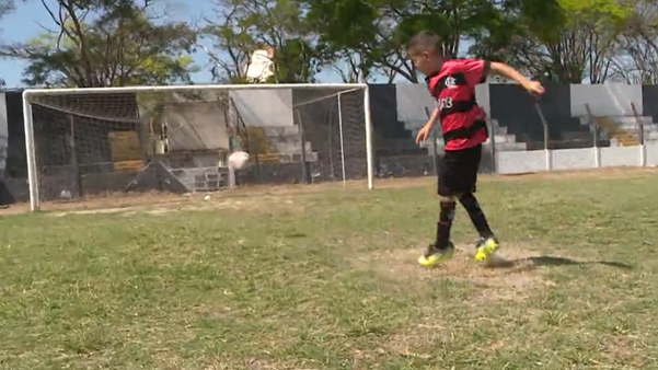 Menino de sete anos de Itapemirim vai jogar no Flamengo