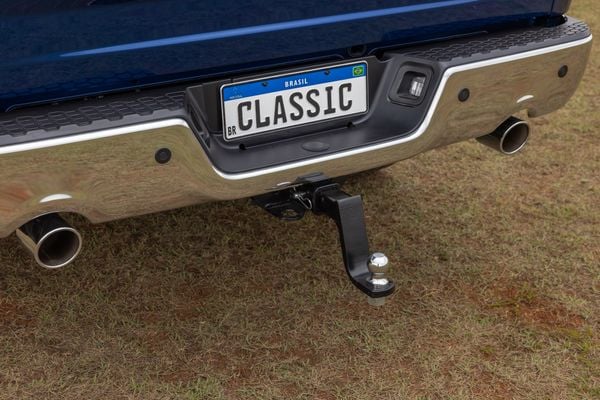 Preparação para o gancho de reboque com capacidade para rebocar até 3.534 kg por Ram/Divulgação