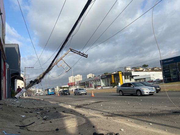 Uma faixa da pista foi isolada após acidente em Vila Velha por Kaique Dias