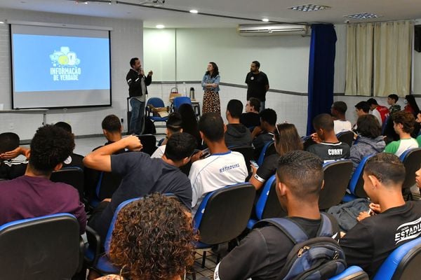 A Gazeta faz palestra sobre fake news para alunos do Colégio Estadual