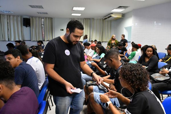 A Gazeta faz palestra sobre fake news para alunos do Colégio Estadual por Fernando Madeira