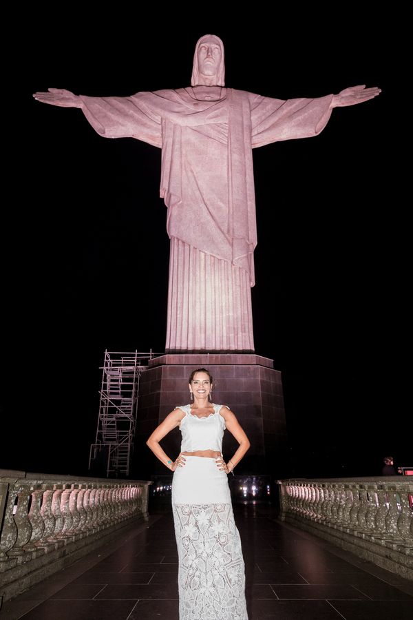 Bruna Medeiros celebra 50 anos com missa no Cristo Redentor