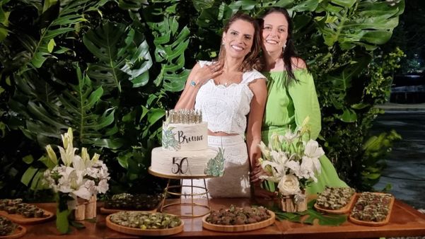 Bruna Medeiros e a irmã Camila Morais