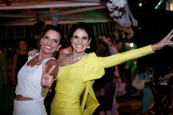 Bruna Medeiros e Camila Resende