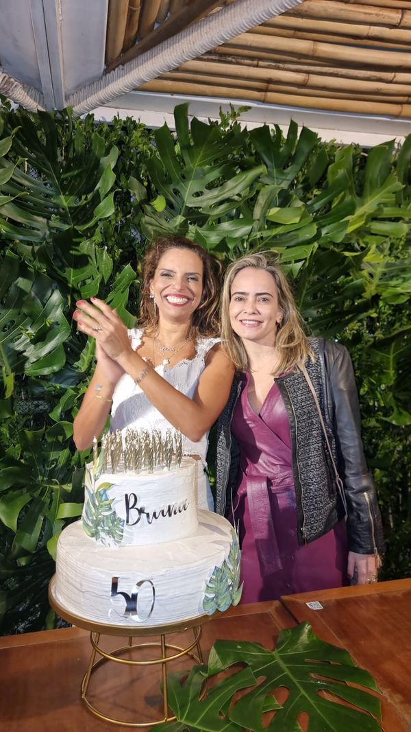 Bruna Medeiros e Khrisnna Sandoval