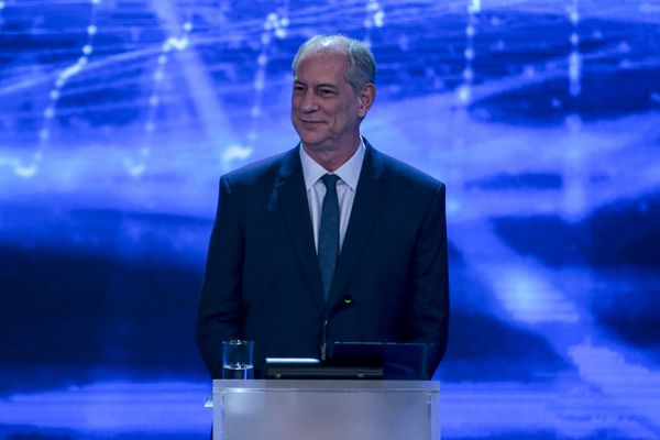 Ciro Gomes participa de debate com candidatos à Presidência