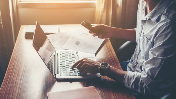 A partir de 26 de maio de 2026, a NR-01 entrará em vigor, o que significa que o Ministério do Trabalho passará a fiscalizar os ambientes laborais, principalmente por meio de denúncias