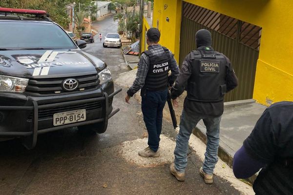 A operação ocorreu simultaneamente no entorno de cinco escolas nos municípios da Serra, Vila Velha, Cariacica, Vitória e Viana