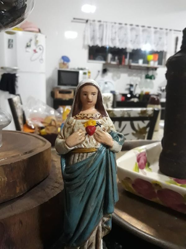 Vanuza Alves de Souza pinta e reforma imagens de santos por Vanuza Alves de Souza 