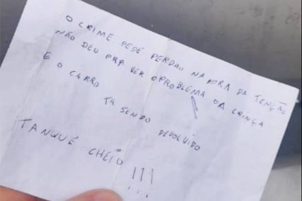 Bandidos deixaram bilhete se desculpando pelo roubo do carro