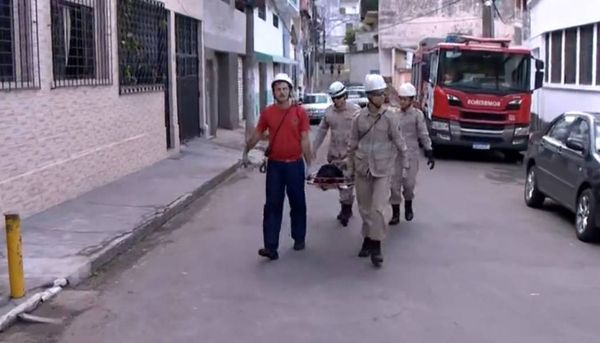 Bombeiros foram acionados para retirar corpo de área de difícil acesso